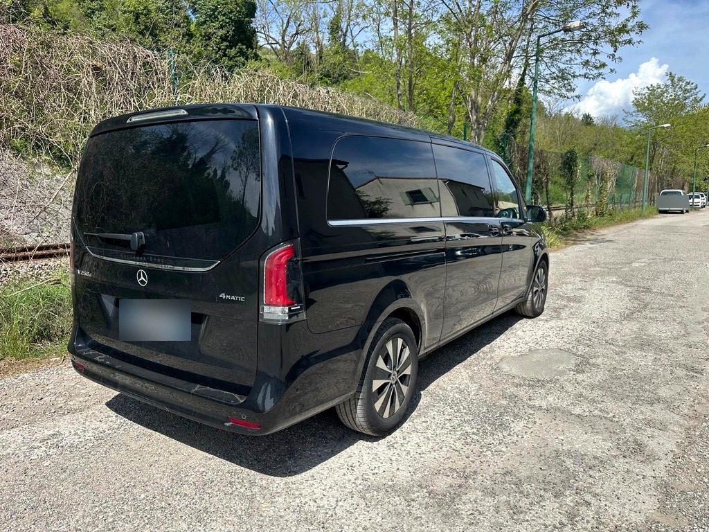 Mercedes Classe V JO Taxis vu de l'arrière